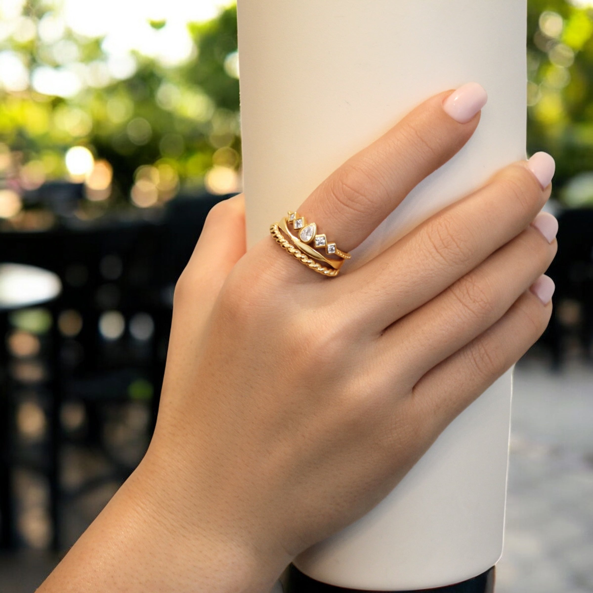 BIJOUX Munroe Stacker Set aus goldfarbenem Metall mit mehreren Ringen in verschiedenen Größen
